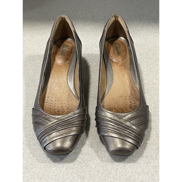 Clarks Artisan Women's 9M Brown Leather Slip-On Heel Loafer Shoes Classy Formal - Picture 2 of 10